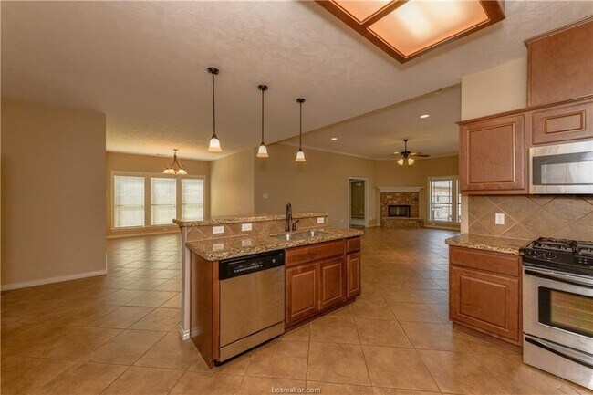 Foto del edificio - 1011 Emerald Dove Ave