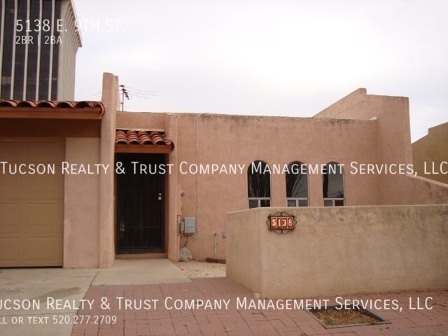Building Photo - 5TH & ROSEMONT