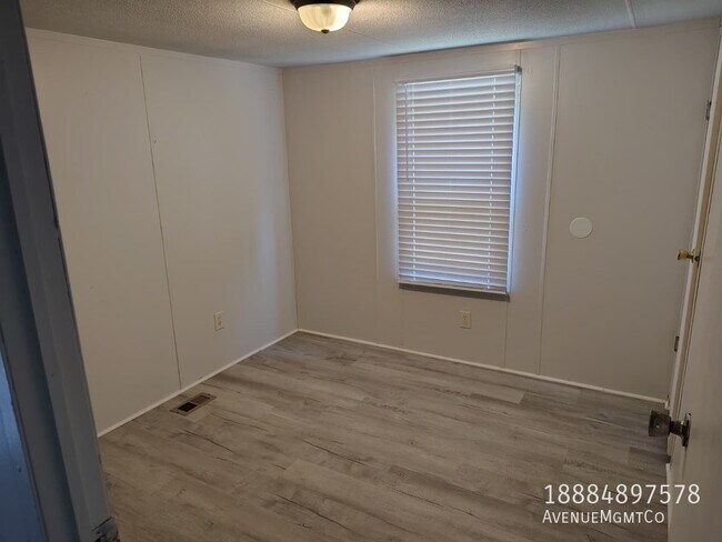 Foto del edificio - 301 Old Tavern Ln