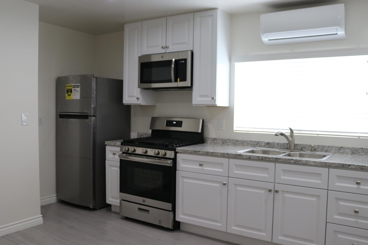 Foto principal - 5657 Laurel Canyon Blvd