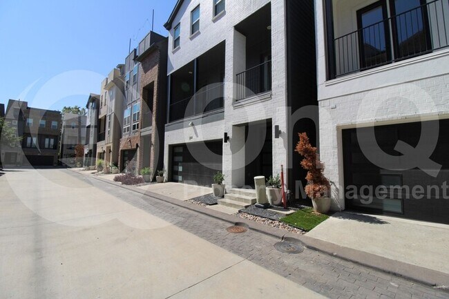 Building Photo - 2529 El Camino Ln