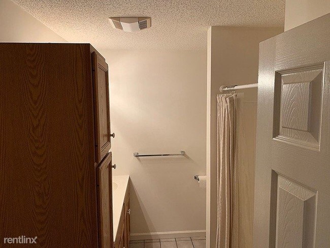 Foto del edificio - 2 br, 1 bath Apartment - 15 Uphill Road B