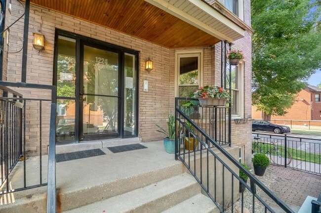 Building Photo - 1224 N Washtenaw Ave
