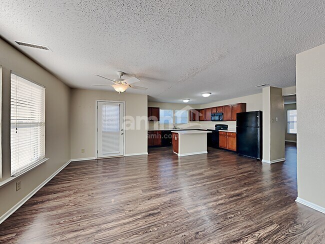 Foto del edificio - 8629 Blooming Grove Dr