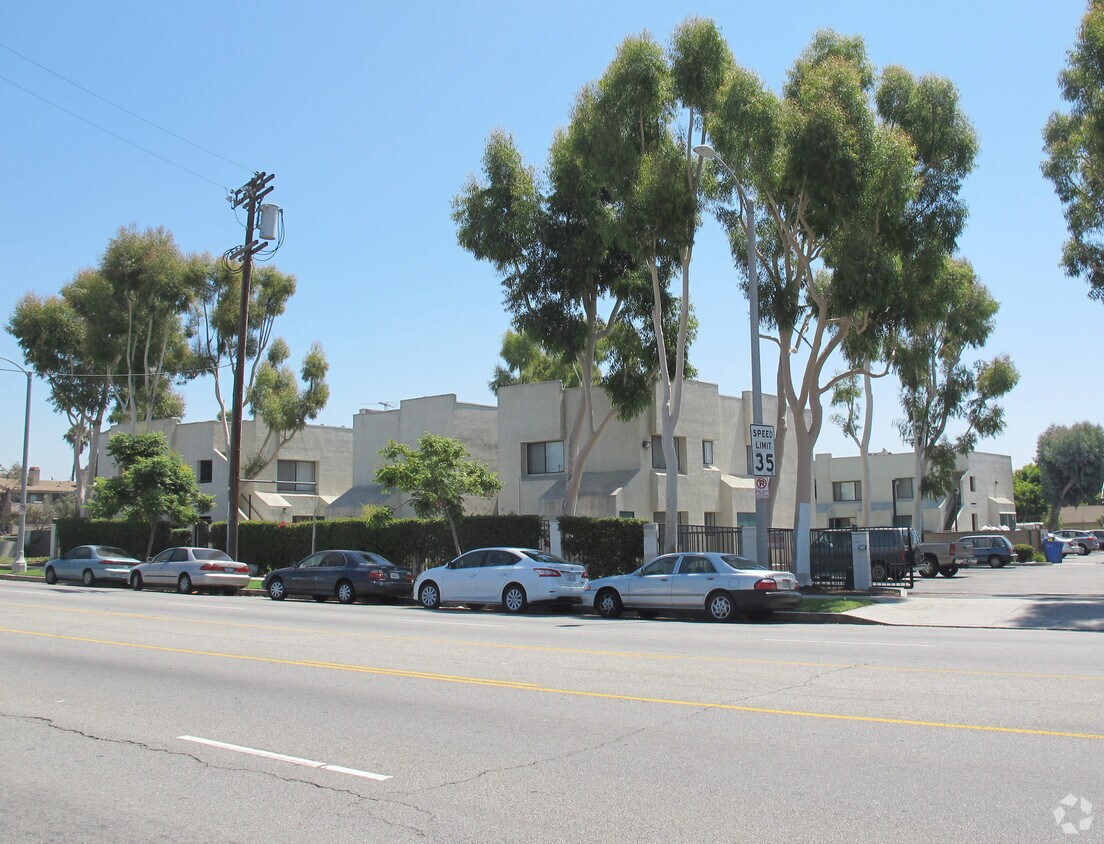 Foto del edificio - Woodman Arleta Apartments (Arleta)