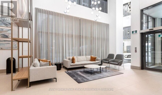 Building Photo - 4130-4130 Parkside Village Dr