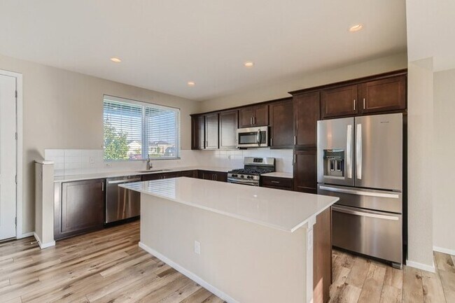 Foto del edificio - 4813 Mount Shavano Street, Brighton, CO, 8...