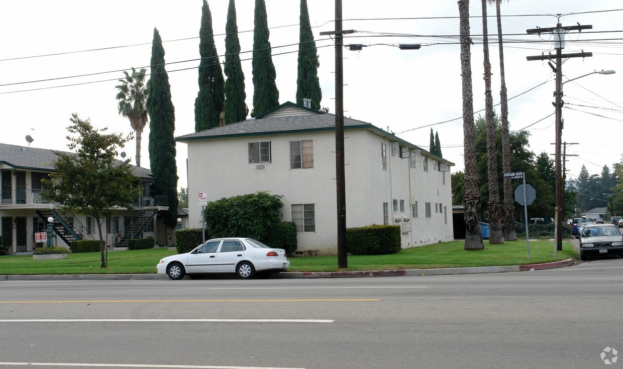 Building Photo - 13960 Burbank Blvd
