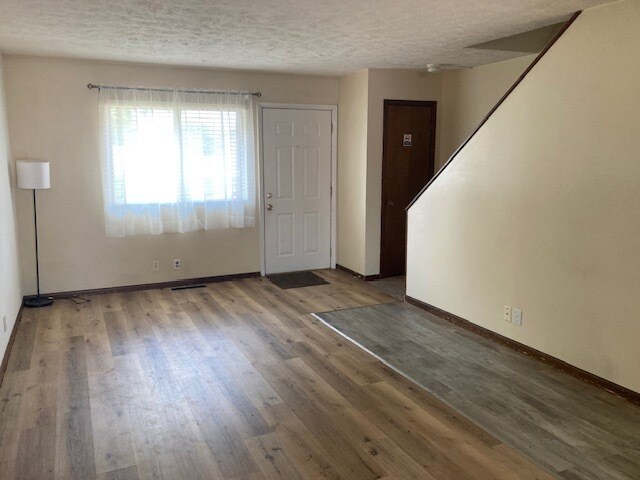 Foto del edificio - 2811 W Koenig St