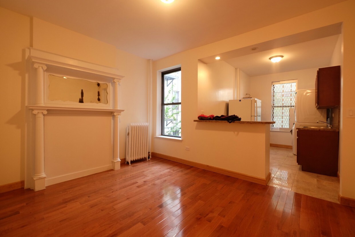 Primary Photo - 400 8th St