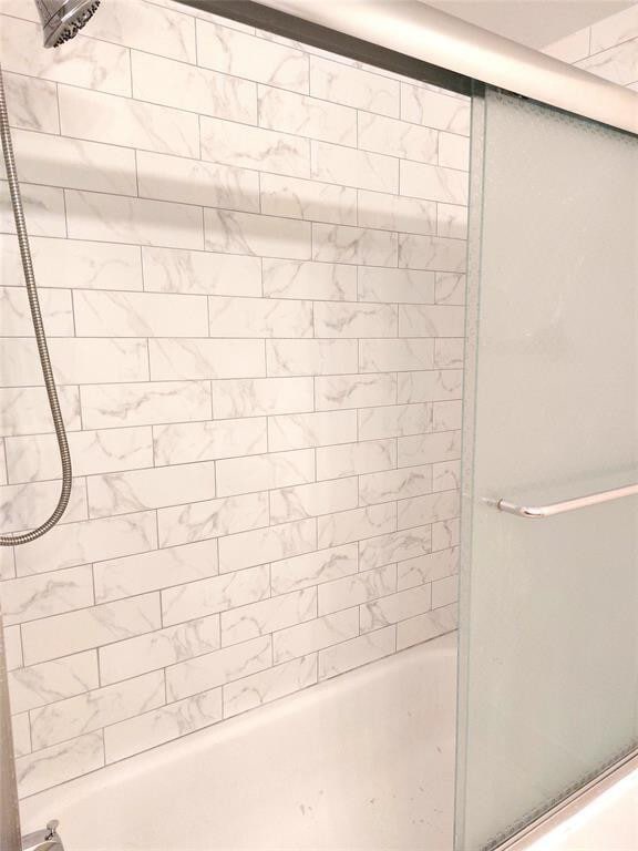 Building Photo - 409 Gardens Dr