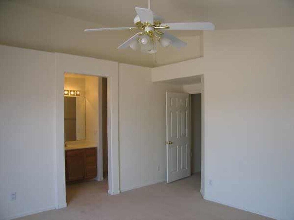 Building Photo - HOW CUTE IS THIS?
