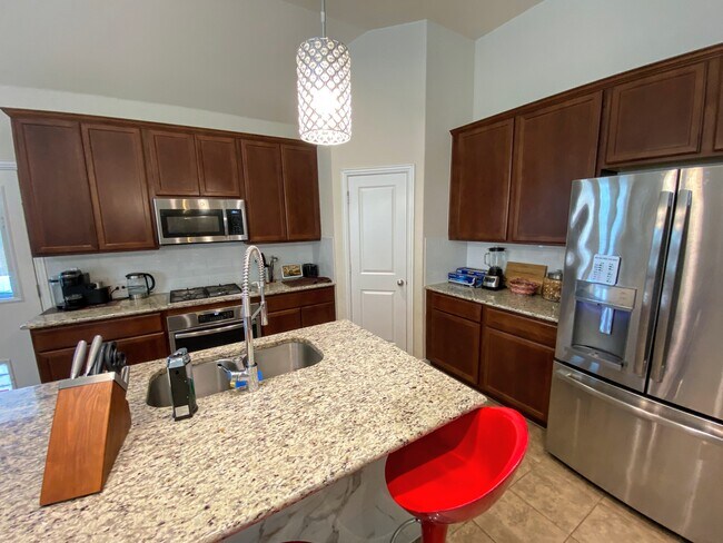 Building Photo - 1105 Bluebird Way