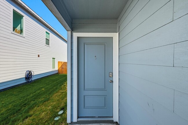 Building Photo - 924 Blue Heron Dr