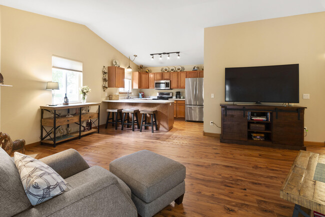 Foto del edificio - 1381 Edgewood Dr
