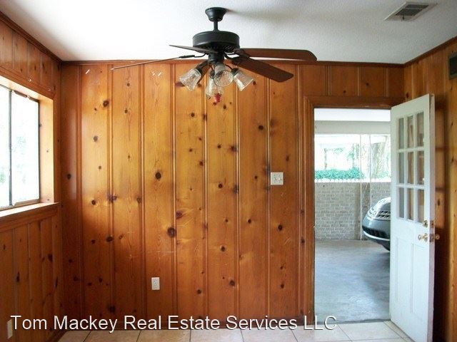 Building Photo - 3 br, 2 bath House - 955 E. Riveroaks Dr.