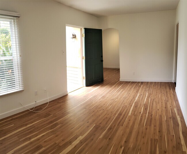 Living Room - 4142 Shadyglade Ave
