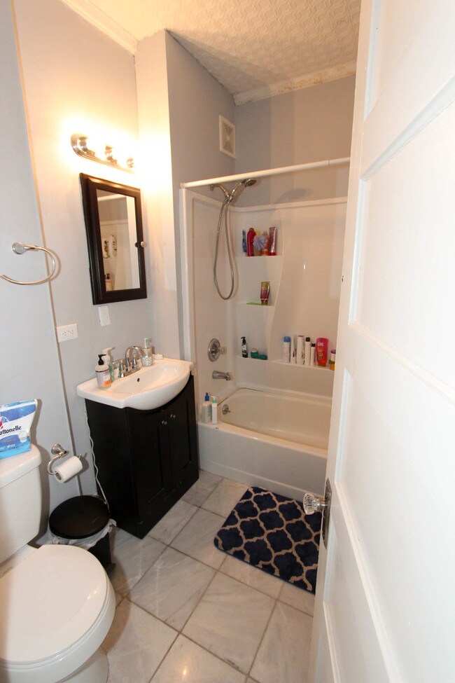 Foto del edificio - 825-27-827 Westcott St