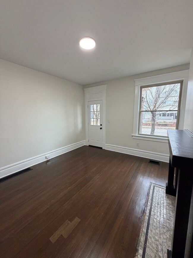 Building Photo - Rare 2-Full Bath Find: Pristine Renovation with Designer En-Suite & Granite