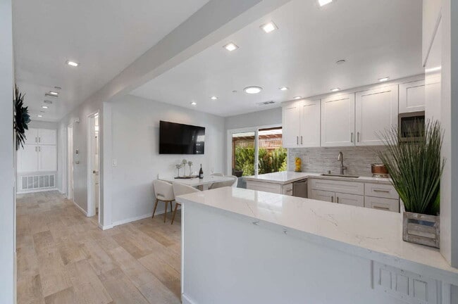 Building Photo - Sonoma 4 Bed 2 Bath Home.