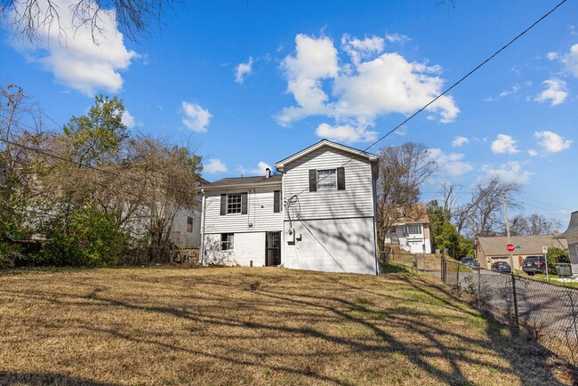 Building Photo - Beautifully Renovated 4 Bedroom 2 Bath Hom...