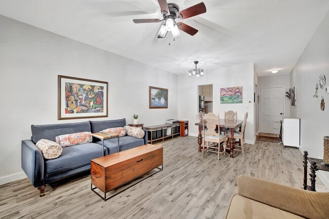 Foto del edificio - 1450 N Riverside Dr