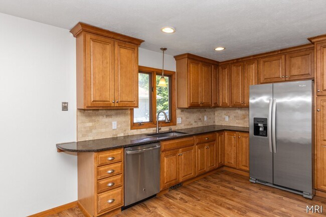 Building Photo - 8303 Cowan Lake Dr NE