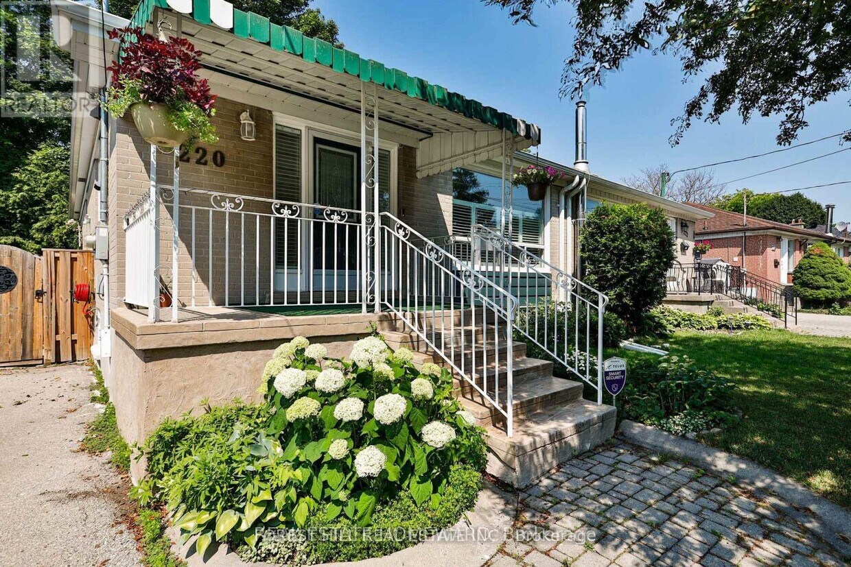 Primary Photo - 220 Neal Dr