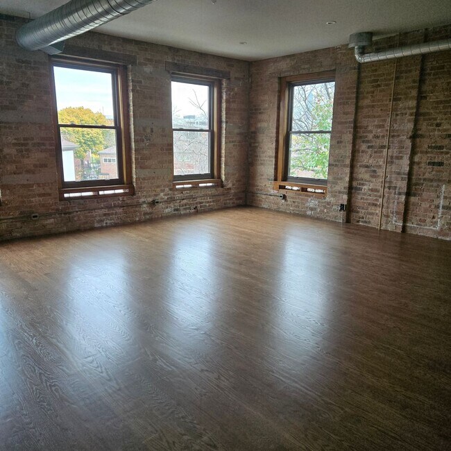 Foto del edificio - 1060 N. Milwaukee