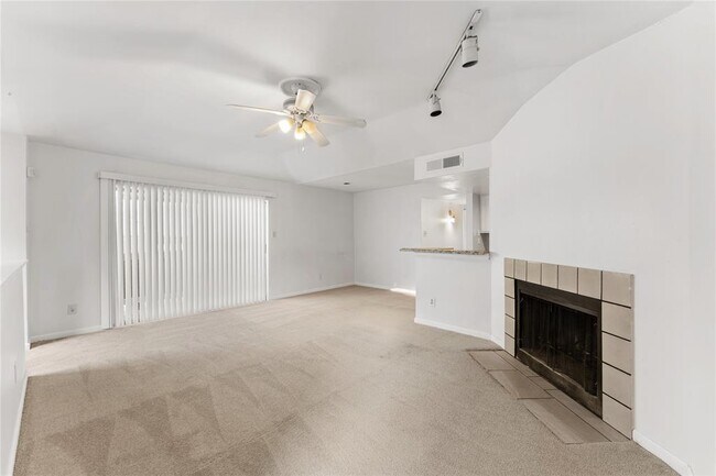 Foto del edificio - 8044 Sands Point Dr