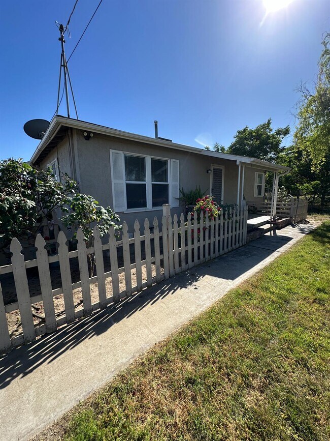 Foto del edificio - 3083 E Rose Ave