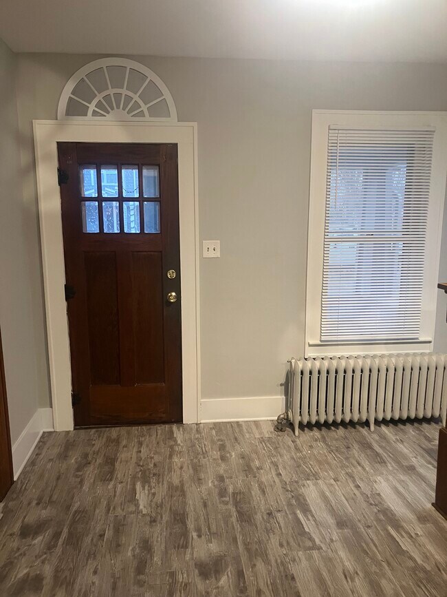 Foto del edificio - 607 E Farnum Ave