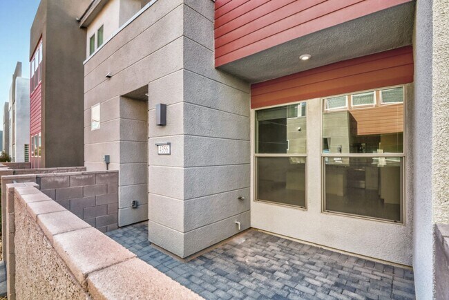 Foto del edificio - Stylish 2-Bedroom Townhome in Southwest Las Vegas