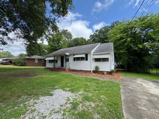 Building Photo - 3/1 House in West Rome with bonus room- $1...