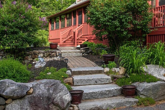 Building Photo - 34 Mirror Lake Dr