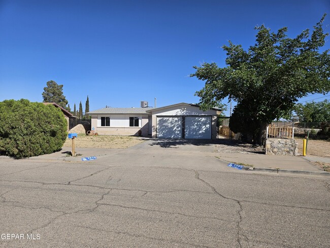 Building Photo - 2900 Roy Pace Dr