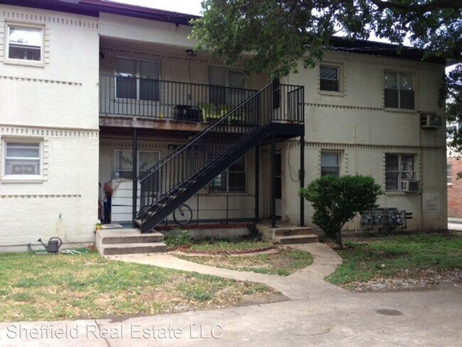 Foto del edificio - 2 br, 1 bath Apartment - 1904 Addison #1