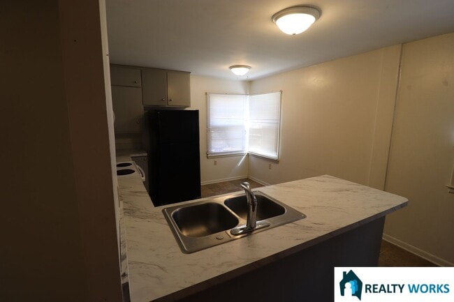 Building Photo - Lovely two bedroom two bath home