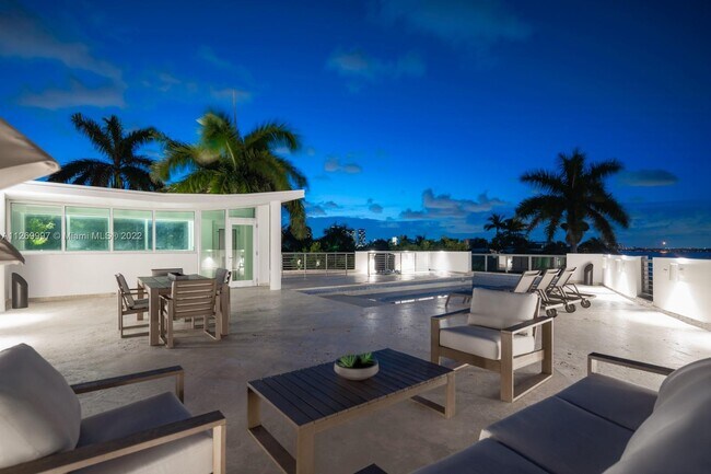 Building Photo - 400 E San Marino Dr