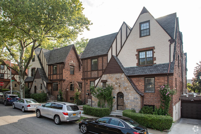 Foto del edificio - Fairfield Tudor at Auburndale