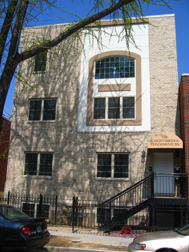 Building Photo - KnightsBridge Condominum