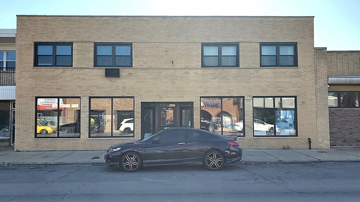 Primary Photo - 6139 W Belmont Ave