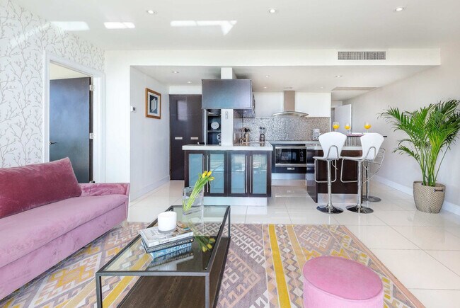 Foto del edificio - 2889 McFarlane Rd