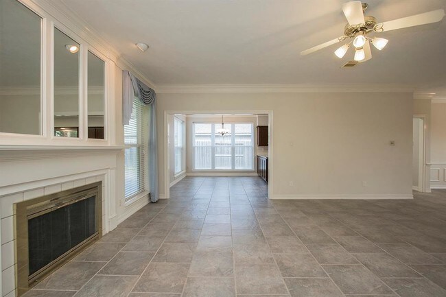 Foto del edificio - 14111 Owens Rd