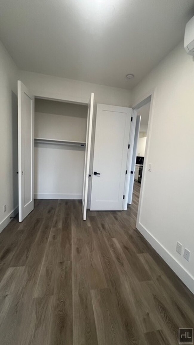 Building Photo - FRESHLY GUT RENOVATED LARGE 1 BEDROOM ROGE...