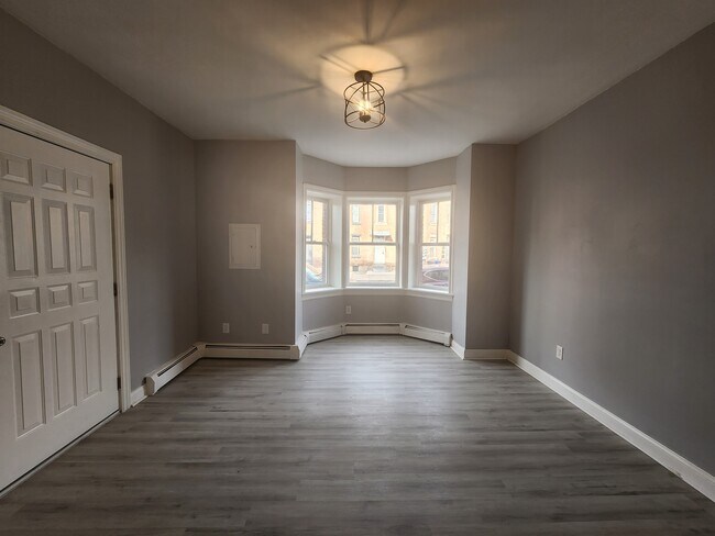 Building Photo - 183 Renwick St