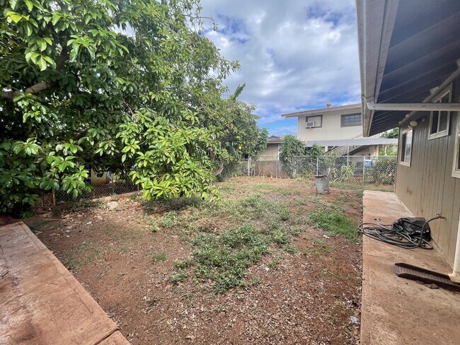 Foto del edificio - 91-585-585 Fort Weaver Rd