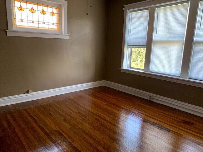 Dormitorio - 3647 Keokuk St