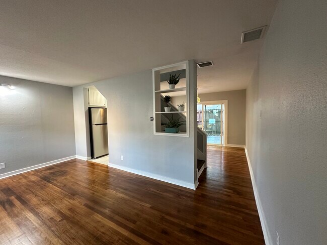 Foto del edificio - 4020 Blue Bonnet Blvd