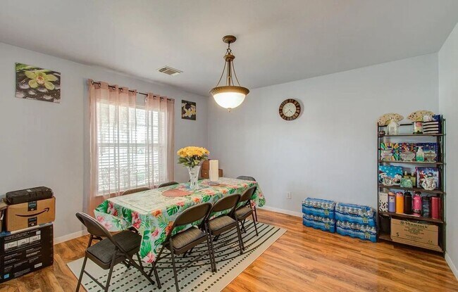 Foto del edificio - 18135 Flower Grove Ct
